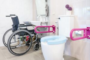 Assento sanitário adaptado: conforto e acessibilidade para pacientes com mobilidade reduzida